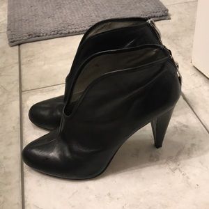 Black leather Vince Camuto booties
